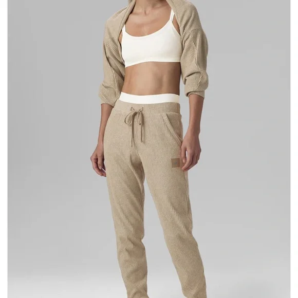 ALO Yoga Women's Muse Beige V-Neck Sweater and Sweatpants set - Picture 6 of 6